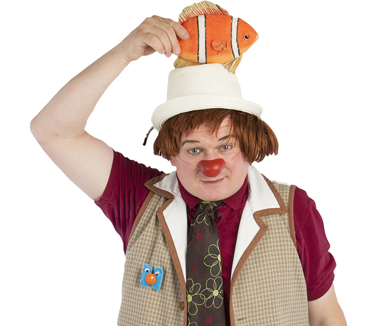 Payaso Jaume con pez parecido a Nemo en la cabeza
